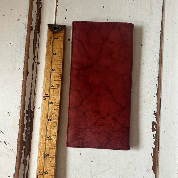 Elegant Maroon Leather Wallet with Embroidered Detail - Picture 2 of 7
